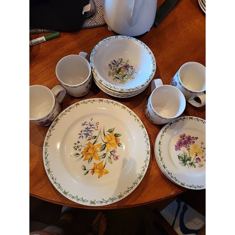 16 Pc Thomson Pottery Floral Garden Place Setting Plate,Salad,Bowls Cups-Retired